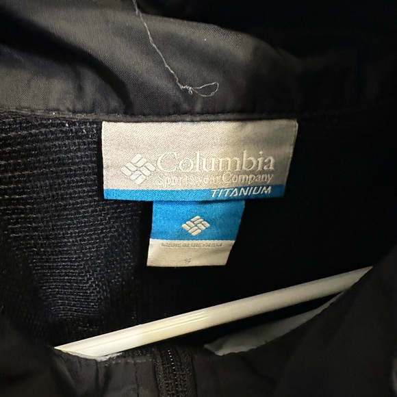Perfect condition Columbia Titanium raincoat - Picture 2 of 2